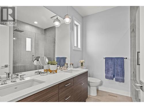 440 Dunbar Court, Kelowna, BC - Indoor Photo Showing Bathroom