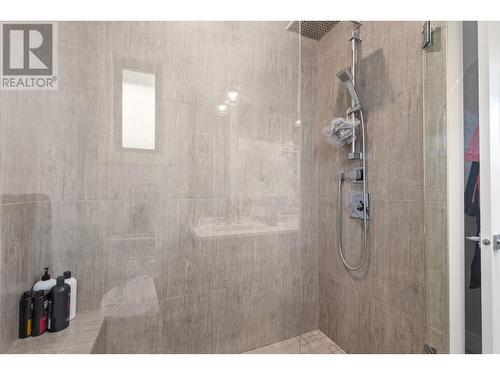 440 Dunbar Court, Kelowna, BC - Indoor Photo Showing Bathroom