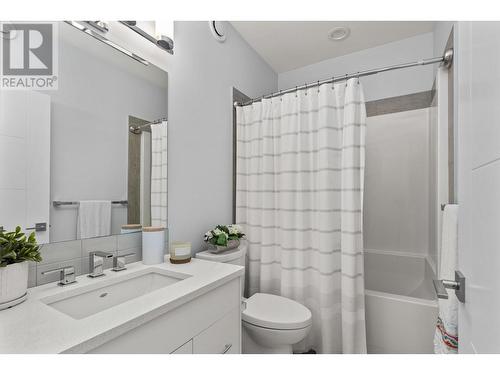 440 Dunbar Court, Kelowna, BC - Indoor Photo Showing Bathroom