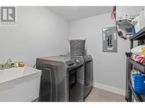 440 Dunbar Court, Kelowna, BC - Indoor Photo Showing Laundry Room