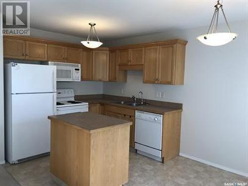 2226 Atkinson Street, Regina, SK - Indoor Photo Showing Kitchen