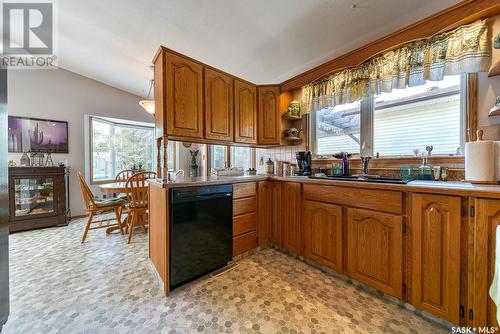 1369 King Crescent, Moose Jaw, SK - Indoor Photo Showing Kitchen