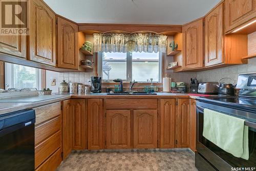 1369 King Crescent, Moose Jaw, SK - Indoor Photo Showing Kitchen With Double Sink