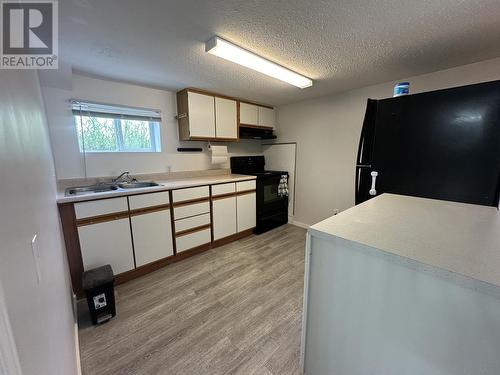 424 Pinchbeck Road, Williams Lake, BC - Indoor Photo Showing Kitchen With Double Sink
