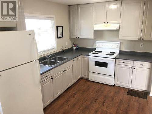 424 Pinchbeck Road, Williams Lake, BC - Indoor Photo Showing Kitchen With Double Sink