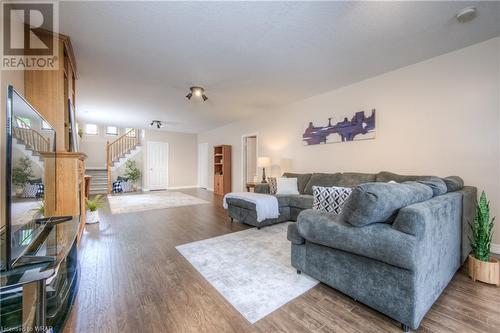 535 Glacier Street, Waterloo, ON - Indoor Photo Showing Living Room