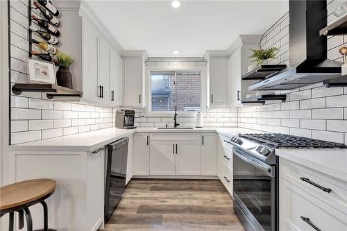 35 Lasila Court, Hamilton, ON - Indoor Photo Showing Kitchen With Upgraded Kitchen