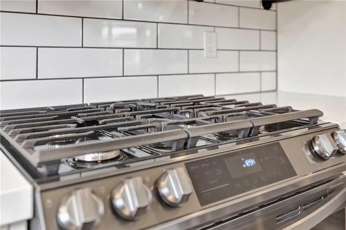 35 Lasila Court, Hamilton, ON - Indoor Photo Showing Kitchen