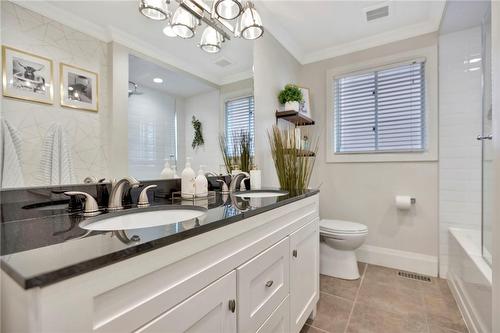 35 Lasila Court, Hamilton, ON - Indoor Photo Showing Bathroom