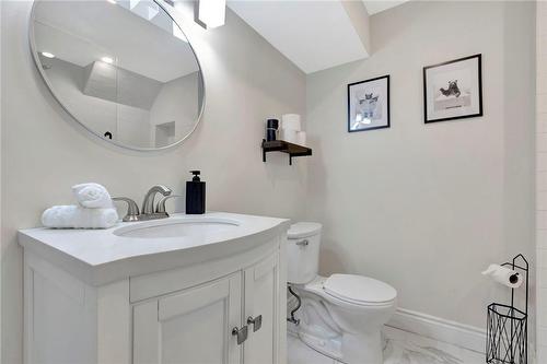 35 Lasila Court, Hamilton, ON - Indoor Photo Showing Bathroom