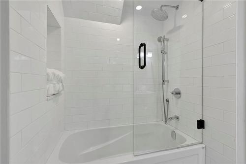 35 Lasila Court, Hamilton, ON - Indoor Photo Showing Bathroom