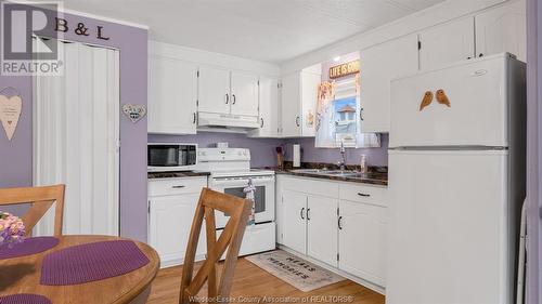 301 Beverly Drive, Essex, ON - Indoor Photo Showing Kitchen With Double Sink