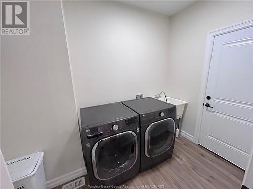 1912 Villa Canal, Kingsville, ON - Indoor Photo Showing Laundry Room