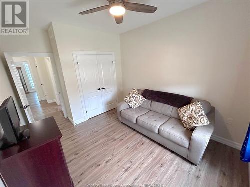 1912 Villa Canal, Kingsville, ON - Indoor Photo Showing Living Room