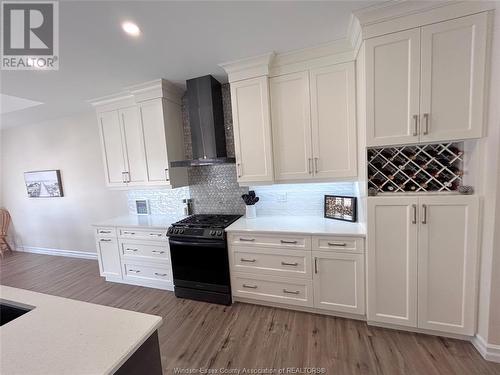 1912 Villa Canal, Kingsville, ON - Indoor Photo Showing Kitchen