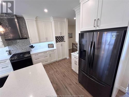 1912 Villa Canal, Kingsville, ON - Indoor Photo Showing Kitchen