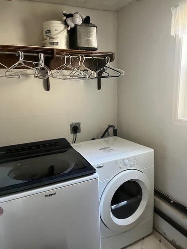 1430 Highland Drive, Castlegar, BC - Indoor Photo Showing Laundry Room