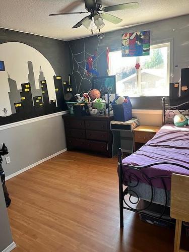 1430 Highland Drive, Castlegar, BC - Indoor Photo Showing Bedroom