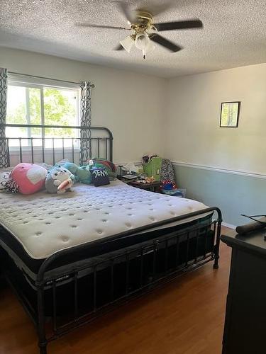 1430 Highland Drive, Castlegar, BC - Indoor Photo Showing Bedroom