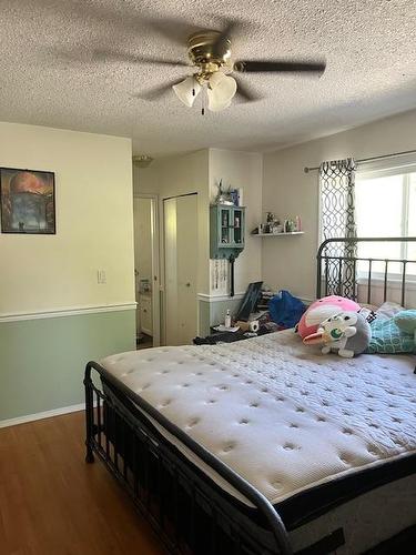 1430 Highland Drive, Castlegar, BC - Indoor Photo Showing Bedroom