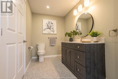 591 Old Tecumseh Road, Lakeshore, ON - Indoor Photo Showing Bathroom