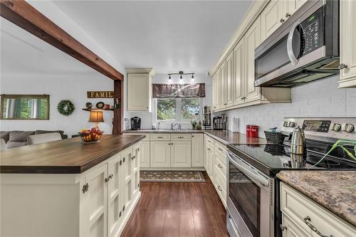 1215 Trinity Church Road, Hamilton, ON - Indoor Photo Showing Kitchen