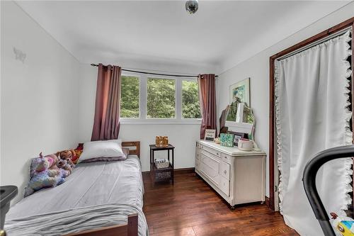 1215 Trinity Church Road, Hamilton, ON - Indoor Photo Showing Bedroom