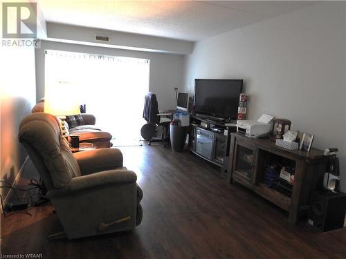 163 Ferguson Avenue Avenue Unit# 102, Woodstock, ON - Indoor Photo Showing Living Room