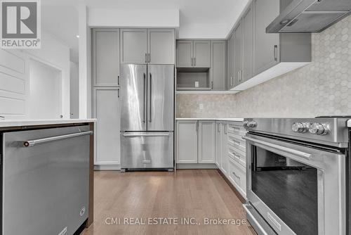 16 Clute Springs Court, Brampton, ON - Indoor Photo Showing Kitchen