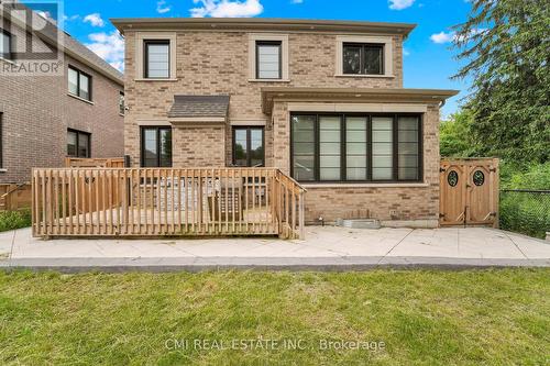 16 Clute Springs Court, Brampton, ON - Outdoor