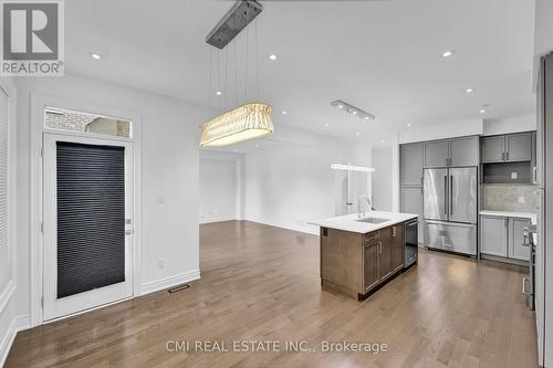 16 Clute Springs Court, Brampton, ON - Indoor Photo Showing Kitchen