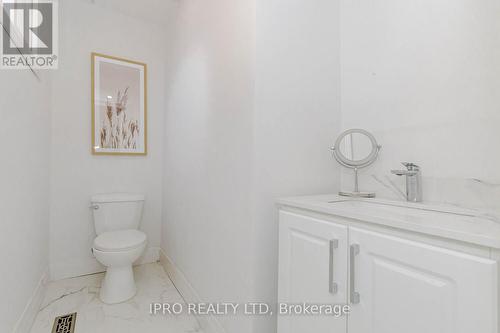 3755 Brandon Gate Drive, Mississauga, ON - Indoor Photo Showing Bathroom