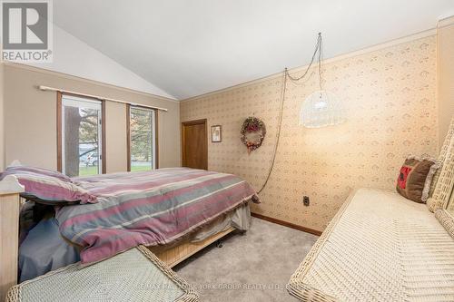 102 Albert Street, Kawartha Lakes, ON - Indoor Photo Showing Bedroom