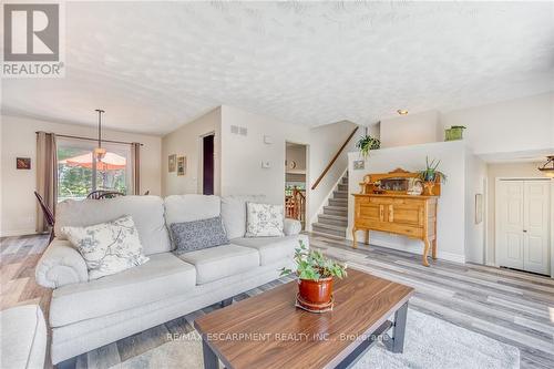 8 Hampton Court, Norfolk (Port Dover), ON - Indoor Photo Showing Living Room