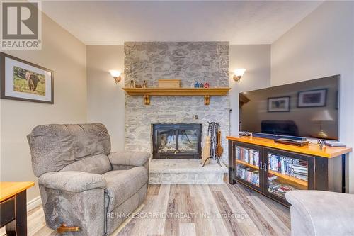 8 Hampton Court, Norfolk (Port Dover), ON - Indoor Photo Showing Living Room With Fireplace