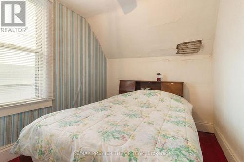 312 Ridgeway Road, Fort Erie, ON - Indoor Photo Showing Bedroom