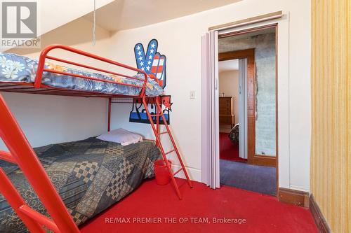 312 Ridgeway Road, Fort Erie, ON - Indoor Photo Showing Bedroom