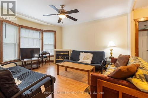 312 Ridgeway Road, Fort Erie, ON - Indoor Photo Showing Living Room With Fireplace