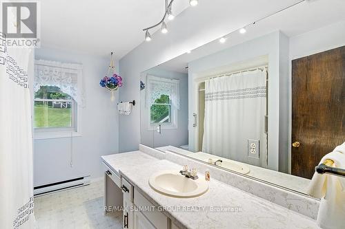 330 Mill Bridge Road, Grey Highlands, ON - Indoor Photo Showing Bathroom