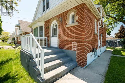 204 Parkdale Avenue S, Hamilton, ON - Outdoor With Exterior