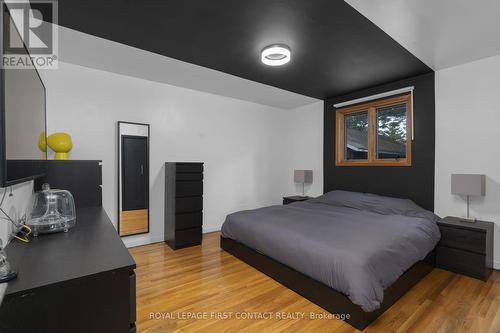 390 Crescent Drive, Gravenhurst, ON - Indoor Photo Showing Bedroom