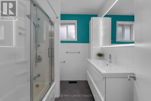 390 Crescent Drive, Gravenhurst, ON - Indoor Photo Showing Bathroom