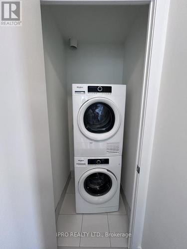 829 - 2 David Eyer Road E, Richmond Hill, ON - Indoor Photo Showing Laundry Room