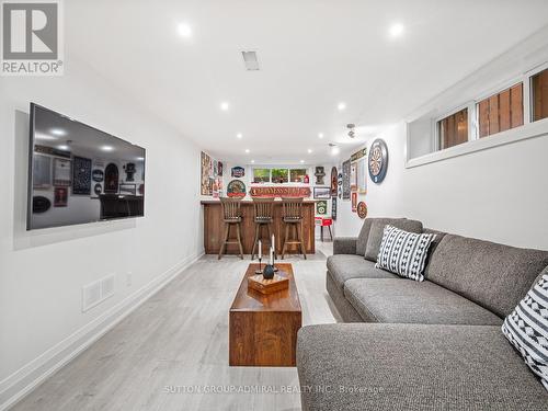 93 Wright Street, Richmond Hill, ON - Indoor Photo Showing Living Room