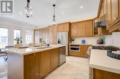 14 Suttonrail Way, Whitchurch-Stouffville (Stouffville), ON - Indoor Photo Showing Kitchen With Double Sink