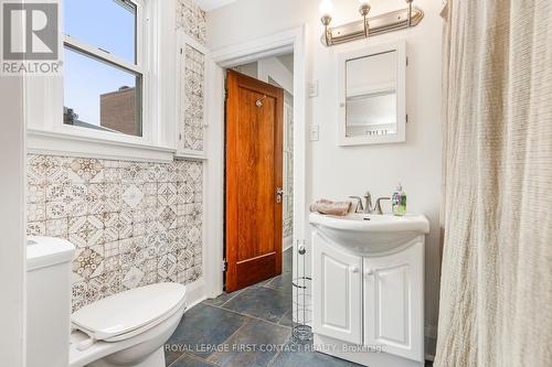 20 Poyntz Street, Barrie, ON - Indoor Photo Showing Bathroom