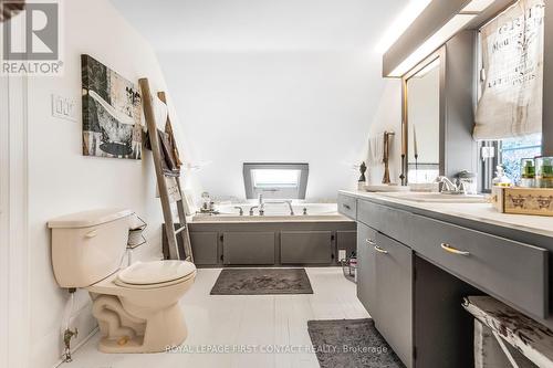 20 Poyntz Street, Barrie, ON - Indoor Photo Showing Bathroom