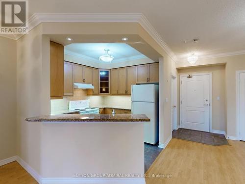 304 - 3351 Cawthra Road, Mississauga, ON - Indoor Photo Showing Kitchen