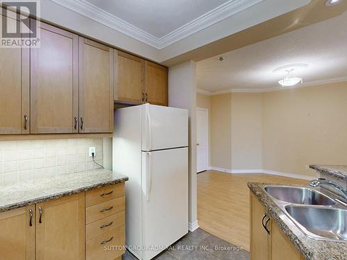 304 - 3351 Cawthra Road, Mississauga, ON - Indoor Photo Showing Kitchen With Double Sink
