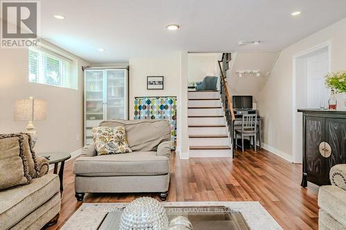 5293 Spruce Avenue, Burlington, ON - Indoor Photo Showing Living Room